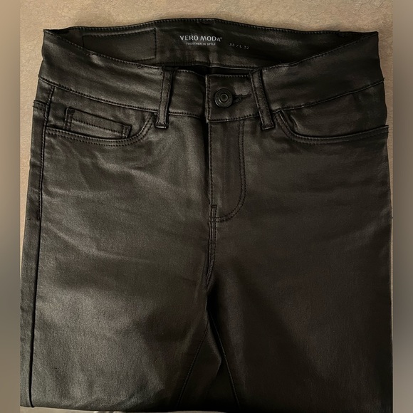 Vero Moda-VMSeven-Smooth coated pant-Slim fit-Size XS-Style#10138972-Black - Picture 8 of 16